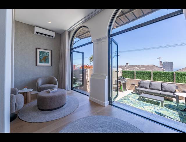 2 BEDROOM APARTMENT TO LET IN SEA POINT
